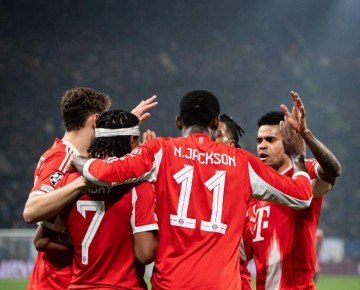 半岛体育APP-欧冠种子队1/8决赛首回合仅拜仁取胜，其余7队2平5负