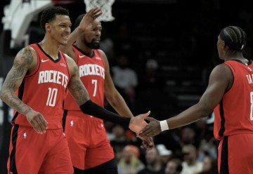 半岛体育官网-火箭队常规赛数据：52胜30负西部第五，场均47.9篮板联盟第一