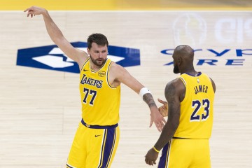 半岛体育官网-汤爹：詹姆斯仍是湖人队内最佳 东契奇哪方面比他强？