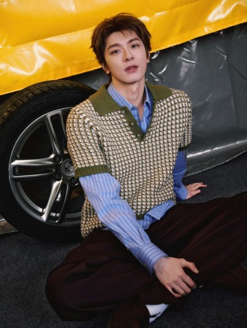 半岛体育官网-林一赛车手造型曝光，利落挺拔荷尔蒙拉满|电影感大片|发型|赛车服|大片|同学_新浪娱乐_新浪新闻