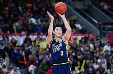 半岛体育官方网站-广东VS吉林拒绝大爆冷！胡明轩强势反弹，杜锋要力保前三